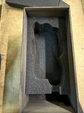 Фанерная шкатулка и поролоновый ложемент под коллекционную гипсовую статуэтку (женский торс)