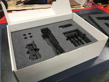 Подарочная коробка с поролоновым ложементом для тепловизора с аксессуарами (аккумулятор, з/у, кронштейн, кабель)