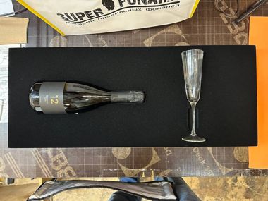 Бархатный ложемент в кухонный ящик под бутылку Prosecco и бокал. EVA+флок