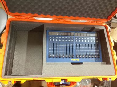 Оранжевый кейс с ложементом из изолона под микшерный пульт Midas с отсеком для проводов и переходников
