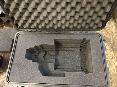 Ложемент из поролона для объектива Canon в ударопрочном кейса (кейс заказчика)